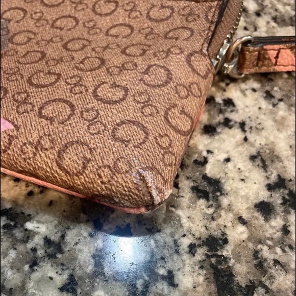 GUESS Signature Mocha multi pink Flowers Wristlet Wallet With Outer Slip Pocket - Picture 5 of 10